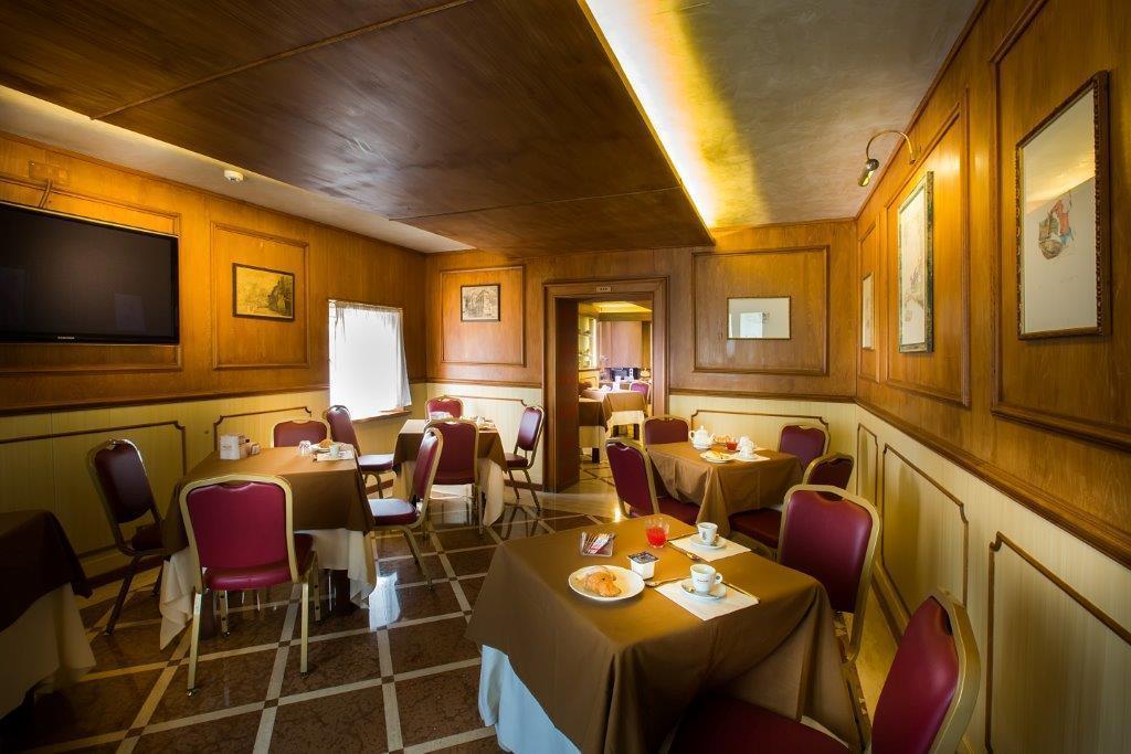Hotel Camerlengo Corridonia Екстериор снимка