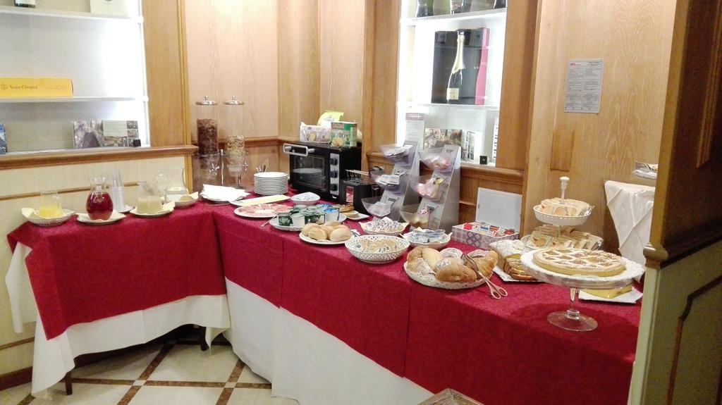 Hotel Camerlengo Corridonia Екстериор снимка